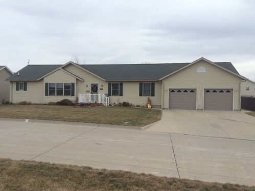 314 10th St, Botna, IA 51454-7729