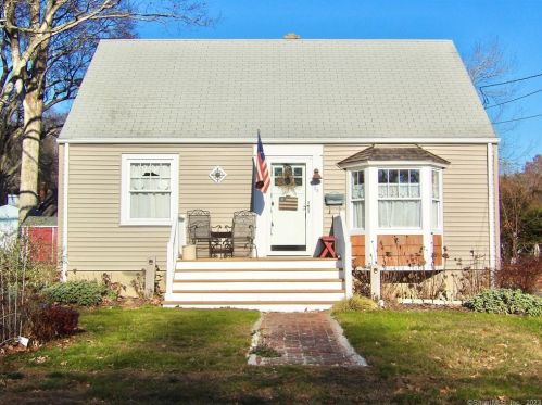 58 Country Club Rd, Groton, CT 06340-5863