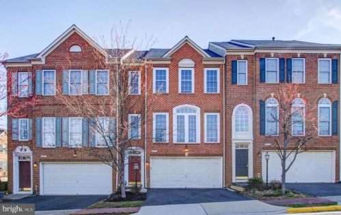8073 Samuel Wallis St, Lorton, VA 22079-2351