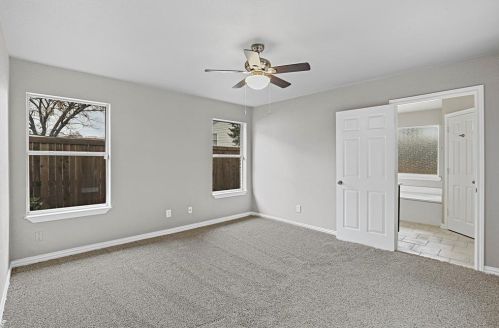 2004 Cedar Crest Blvd, Dallas TX 75203-4316 exterior