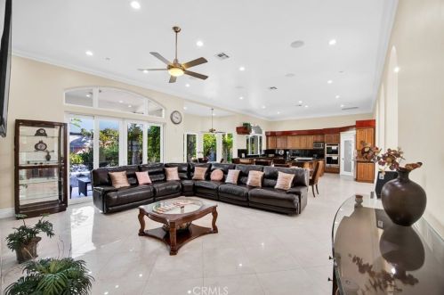 10026 Mattock Ave, Downey CA  90240-3529 exterior