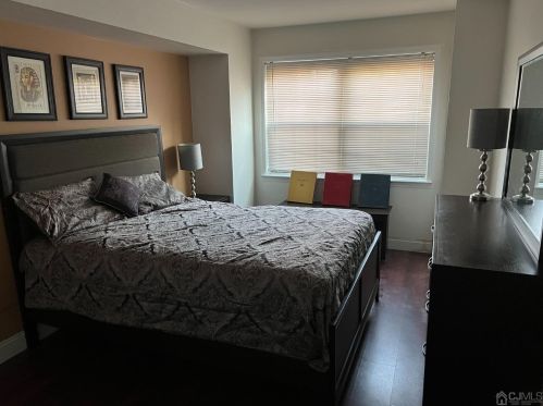 201 Newport Ct, Perth Amboy NJ  08863-1470 exterior