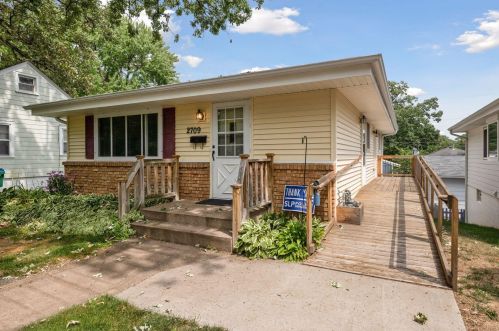 2709 Blackstone Ave, Minneapolis, MN 55416-1816