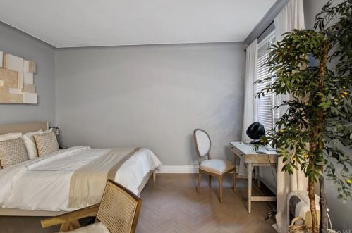 680 204th St, New York NY  10034-3002 exterior