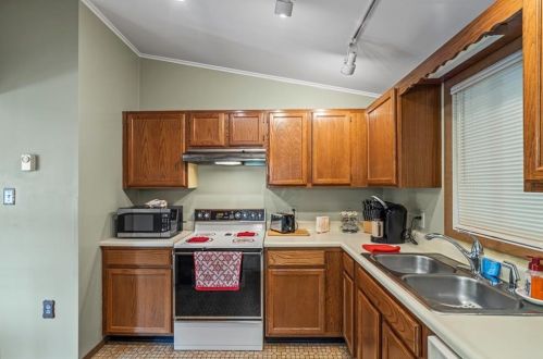 11 Pepper Bush Trl, South Kingstown RI  02874-2368 exterior