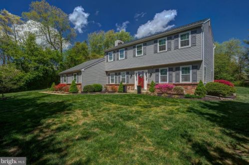 25 Crosskeys Dr, Boothwyn, PA 19060-1316