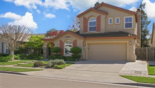 2044 Sugarbowl Way, Lodi CA  95242-4752 exterior