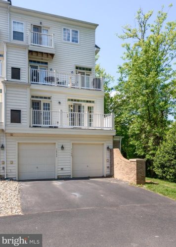 7100 Little Thames Dr, Gainesville VA  20155-4049 exterior