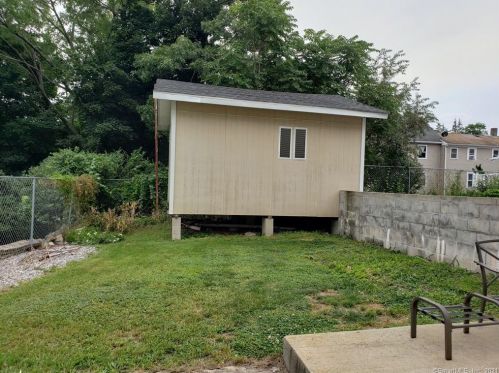 12 Hilltop Ave, Waterbury CT  06708-4709 exterior