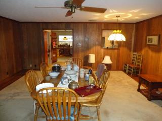 1514 Ivy Rd, Memphis, TN 38117-6724