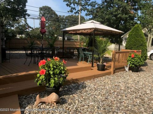 487 Mantoloking Rd, Bricktown, NJ 08723-5685