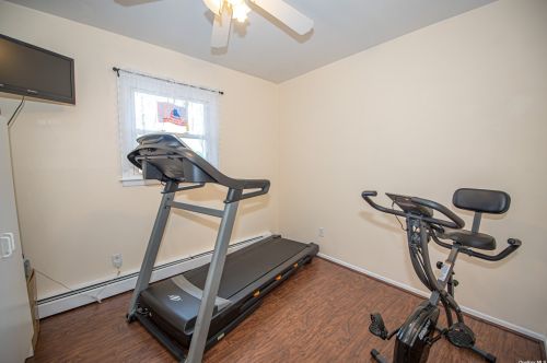 503 Kings Ave, North Lindenhurst NY  11757-3534 exterior