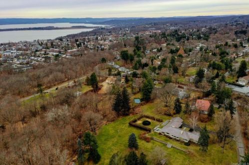 120 Holbrook Rd, Briarcliff, NY 10510-1124