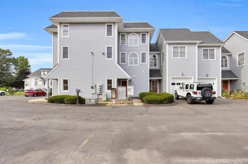 466 East St, Plainville, CT 06062-3289