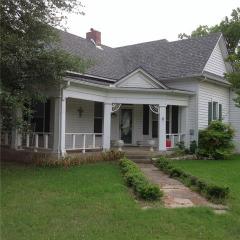 303 2nd St, Sanger, TX 76266-5618
