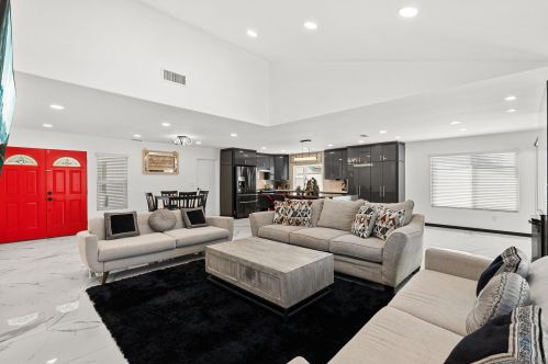 9958 Halberns Blvd, Santee CA  92071-1438 exterior