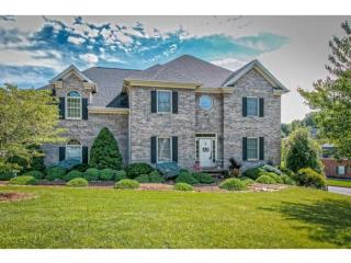 1064 Sussex Dr, Kingsport, TN 37660-5835