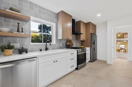 6554 Colbath Ave, Van Nuys CA  91401-1503 exterior