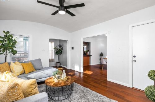 7520 Holly St, Oakland, CA 94621-2836