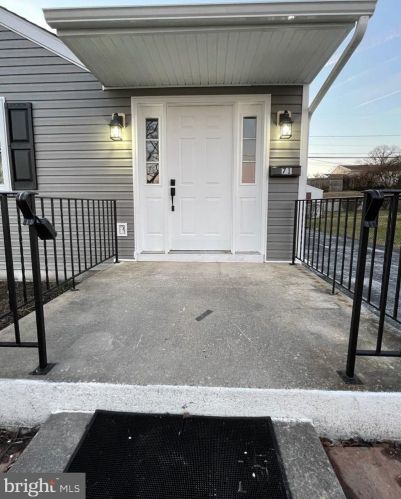 71 University Ave, New Castle DE  19720-4319 exterior