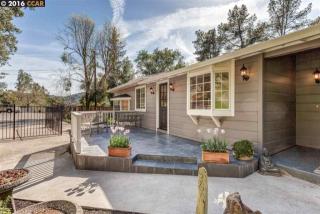 10 Pico Ct, Orinda, CA 94563-4130