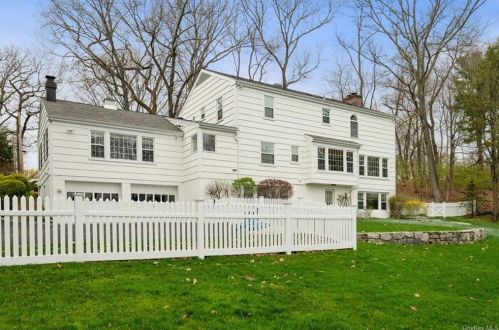 42 Joan Dr, Chappaqua, NY 10514-1400