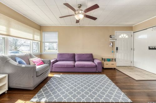 23 Corona Dr, Bethpage NY  11714-4547 exterior