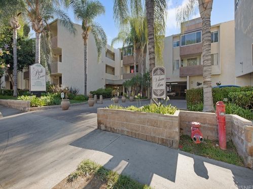 5325 Newcastle Ave, Van Nuys CA  91316-3081 exterior