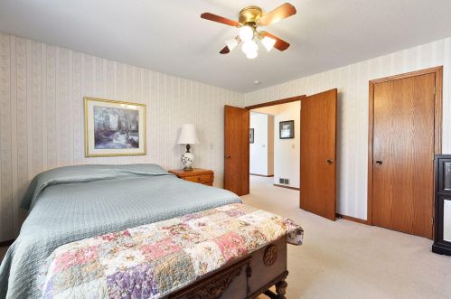 5759 Donegal Dr, Saint Paul MN 55126-3701 exterior