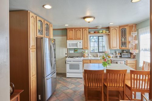 200 Calvert Dr, Ukiah, CA 95482-4656