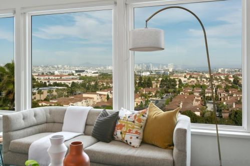 2125 Locust St, San Diego CA  92106-1622 exterior