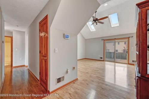 825 Windsor St, Lacey NJ  08731-1241 exterior