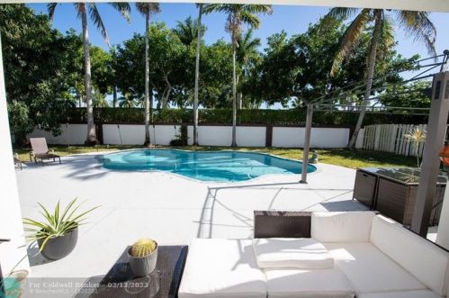 3511 145th Ave, Hollywood FL  33027-3726 exterior