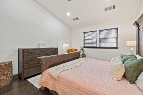 302 Deepwood Dr, Georgetown TX 78628-8305 exterior