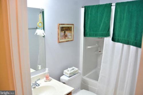 140 Donna Dr, Woodstock VA  22664-1146 exterior