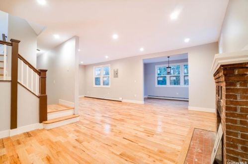 344 Dover St, Westbury, NY 11590-3206