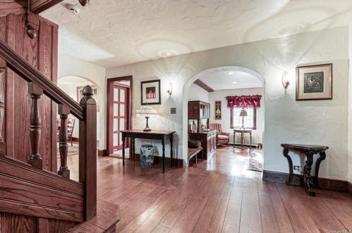 16 Forest Ln, Scarsdale, NY 10583-6464