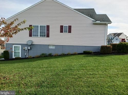30 Centre Ct, Red Lion PA  17356-8949 exterior