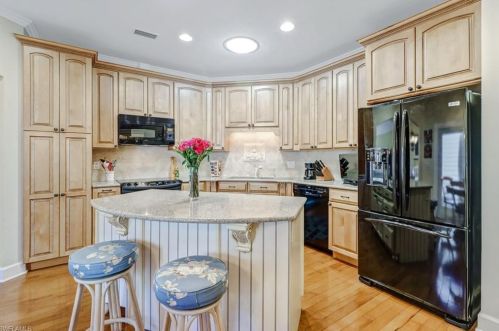 8 Golf Cottage Dr, Naples, FL 34105-7113