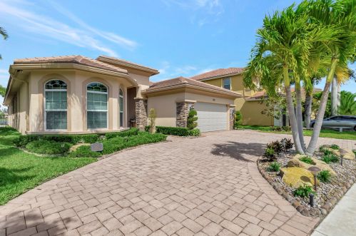 725 Edgebrook Ln, West Palm Beach, FL 33411-5303
