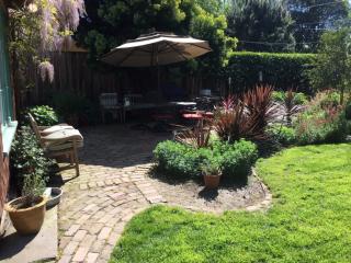 431 Central Ave, Menlo Park CA  94025-2804 exterior