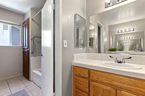 1026 Acaciawood Ct, Los Banos CA  93635-2937 exterior