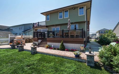 115 Annuskemunnica Rd, Babylon NY  11702-4424 exterior