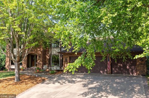 9217 Hyland Creek Cir, Minneapolis, MN 55437-1900