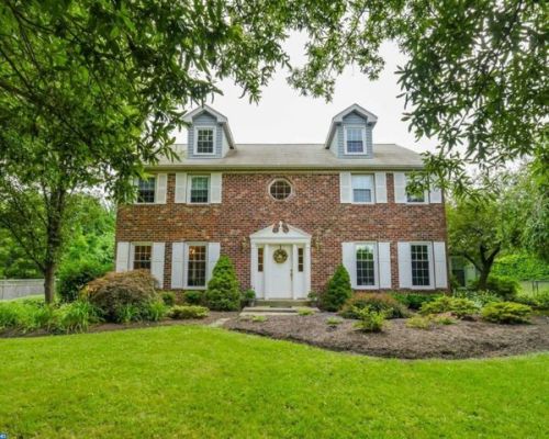27 Renee Cir, Southampton, PA 18954-1238