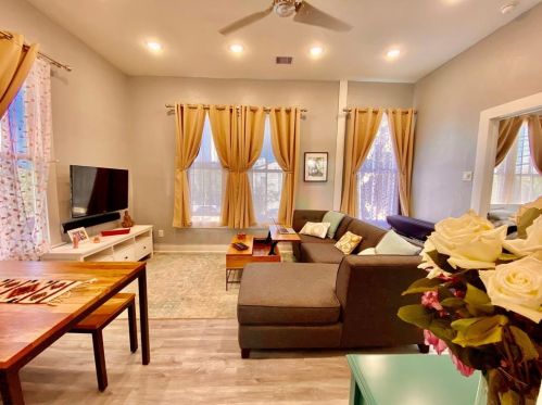 811 10 St, Galveston TX 77550-5118 exterior