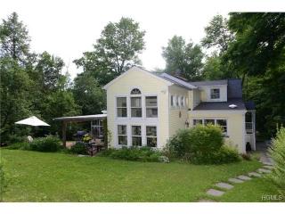 30 Smokey Hollow Ct, Kent Lakes, NY 10512-4415