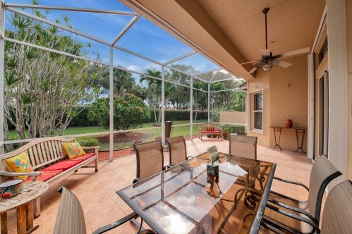 7110 Veneto Dr, Boynton Beach FL  33437-3741 exterior