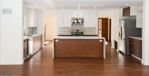 60 Dartford Rd, Greystone Park NJ  07950-3014 exterior