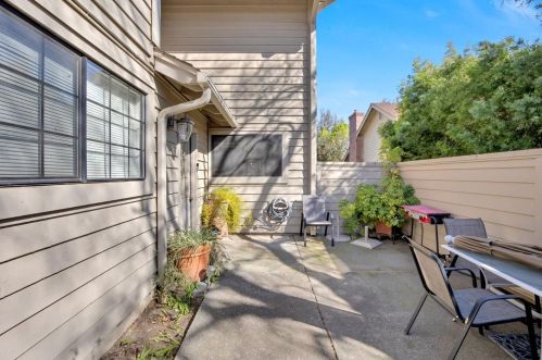 954 Cross St, Woodland CA  95695-4128 exterior